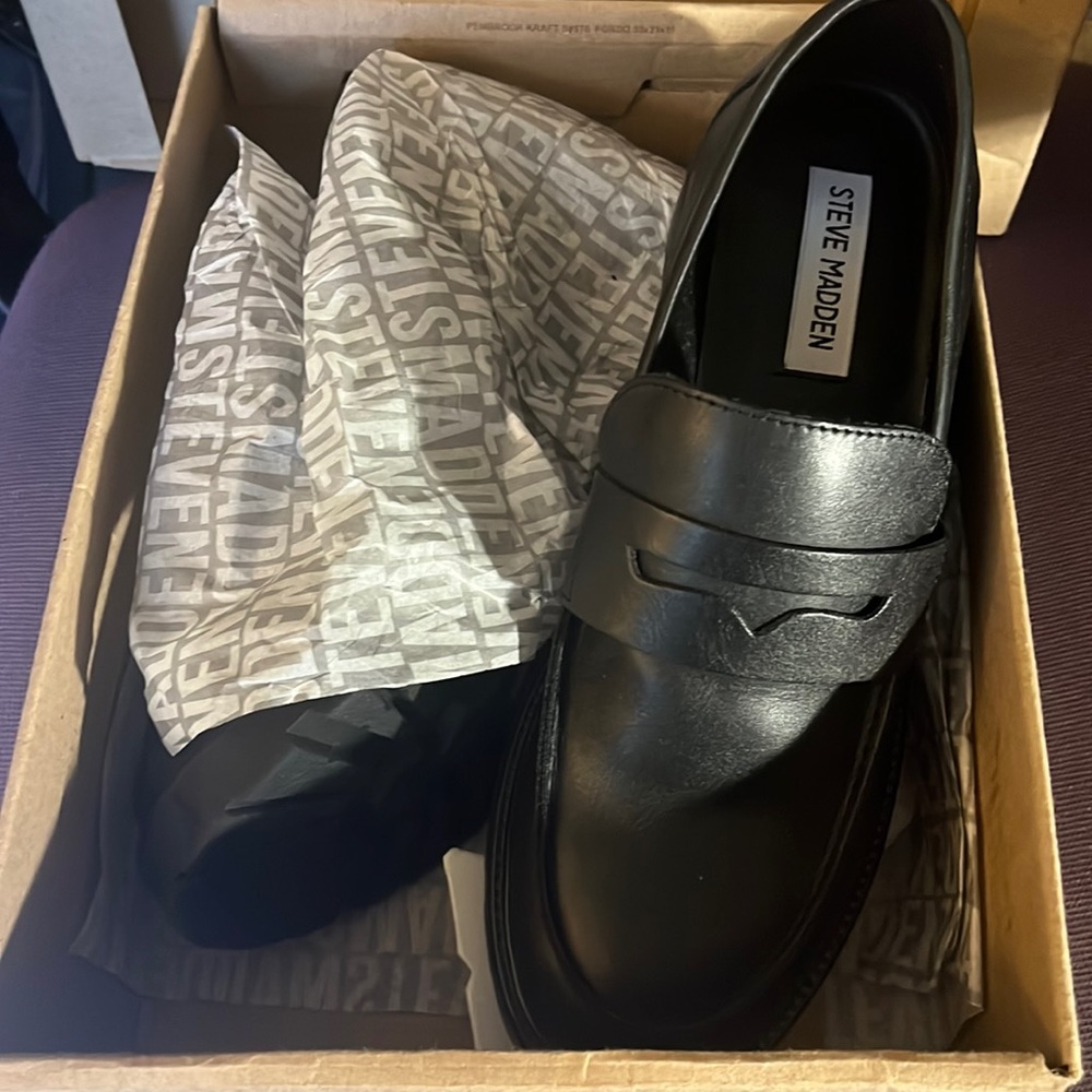 BRAND NEW Steve Madden loafers size 8.5